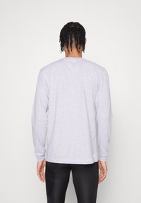 Lacoste Sport LONG SLEEVES SPORTS T-SHIRT COTTON - Ilgarankovis viršutinės dalies drabužis - silver chine