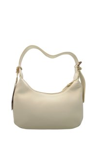 Borsa a spalla in pelle color crema con una sola tracolla, zip dorata e fibbia regolabile su sfondo bianco.