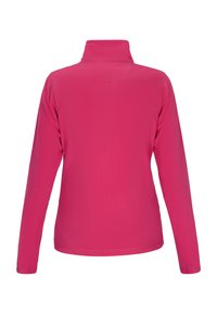 Langsleeve pullover in helder roze, met een hoge kraag en een soepele textuur, met een schoon, minimalistisch ontwerp en zonder zichtbare versieringen.