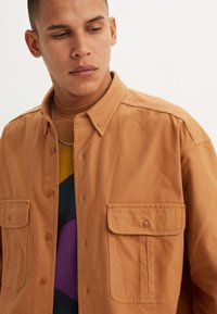 Levi's® Skateboarding SKATE UNISEX - Užsagstoma palaidinė - brown sugar