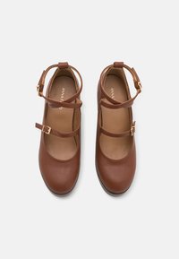 Anna Field Wide Fit Apavi ar platformu un papēžiem - cognac