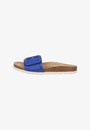 Blaue Rutsch-Sandale mit breitem Riemen und großer rechteckiger Schnalle, Korkfußbett und weißer Gummisohle. Glatte Textur und lässiges Design.