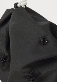 Thumbnail Image 4