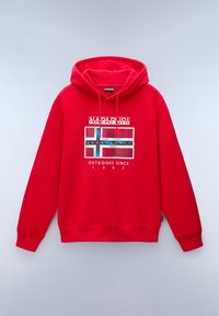 Sudadera roja con capucha, que presenta un diseño gráfico de una bandera y el texto "NAPAPIJRI geographic, OUTDOORS SINCE 1987" en blanco y azul.