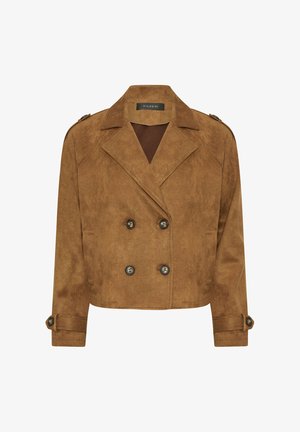Chaqueta marrón recortada de ante con doble botonadura, solapas anchas, tirantes abotonados en los hombros y puños abotonados.