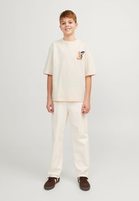 Jack & Jones Junior JORTAMPA BACK TEE CREW NECK JNR - T-shirt con stampa - beige