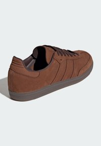 adidas Originals SAMBA  - Tenisky - preloved brown  aurora coffee  gum