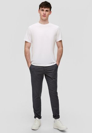 QS, ELROY MIT DOBBY-STRUKTUR - Broek - tiefblau