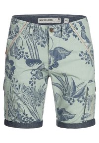 Short cargo bleu clair avec imprimé floral tropical bleu foncé, ourlets roulés, bouton sur le devant et poches latérales.