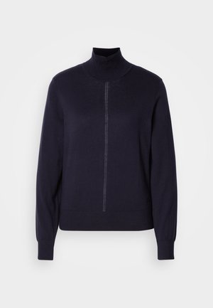 Marineblå genser med høy krage i myk strikk, med halvlukking foran, lange ermer og tettsittende nederkant. Minimalistisk design uten mønstre.