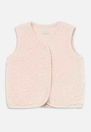 Veste sans manches en polaire douce couleur crème pour enfants, avec un col rond et un tissu texturé et duveteux.