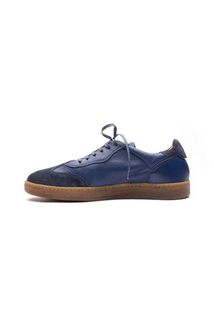 Leather sneaker in dark blue with suede toe cap and lace-up design. Textured surface; rubber sole with visible stitching accents.