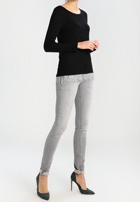 Esprit Sweter