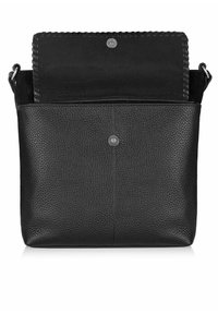 Czarna skórzana torba o teksturowanej powierzchni, z klapą na zgięciu i zapięciem na zatrzask. Wnętrze wyłożone czarnym materiałem.