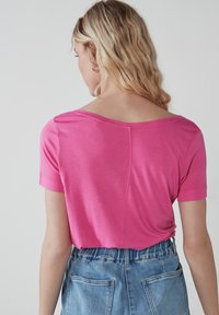 Next - SLOUCH V NECK  - Jednoduché tričko - pink Miniatura obrázku 1