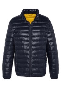 Námořnická modrá péřová bunda se zipem vpředu, prošívaným designem, vysokým límcem a vnitřním žlutým podšíváním; vyrobena z lesklého syntetického materiálu.