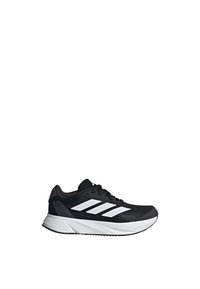 Scarpa sportiva nera con tomaia in rete, design a tre strisce bianche sul lato e suola testurizzata per la presa. Presenta un collo imbottito.