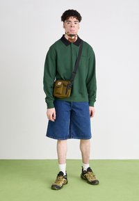 Carhartt WIP VANCE RUGBY - Langærmet T-shirt - sycamore tree/black