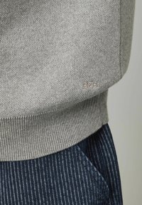 BZB COL V SANS MANCHES - Pullover - gris foncé