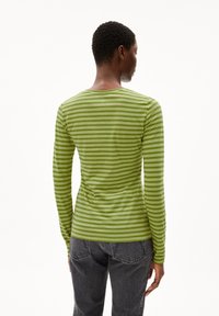 ARMEDANGELS ENRICCAA STRIPES - Langarmshirt - new moss dark moss