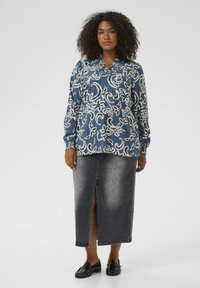 Kaffe Curve MAHLIA  - Pusero - bering sea white paisley