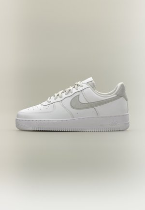 Nike Sportswear, NIKE AIR FORCE 1 UNISEX - Baskets basses - white/white/grey fog