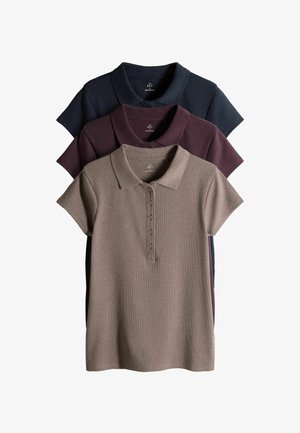 Trois polos côtelés à manches courtes empilés, couleurs taupe, violet foncé et bleu marine, avec pattes de boutons et cols.