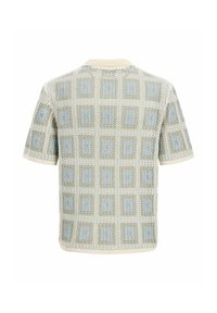 Polo en maille à manches courtes avec motif à mailles ouvertes présentant des carrés bleus et beiges sur fond crème, vu de dos.