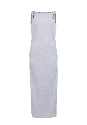 Mouwloze, lichtgrijze midi-jurk met verticale ribbelstructuur, getailleerde silhoët en geplooide details op de schouders. Soepele stof, enkel lengte.
