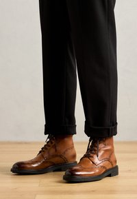 TREVOR 34 - Snørestøvletter - crust wood/dark brown/rich tan