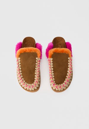 Mou, Chaussons - cognac