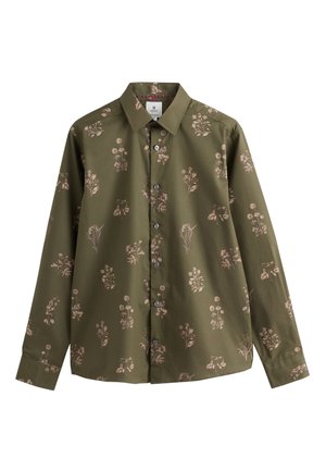 Chemise boutonnée vert olive en coton ; présente un motif floral en rose clair, un col et des manches longues.