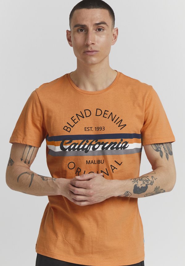 BHADAMUS - Print T-shirt - dusty orange