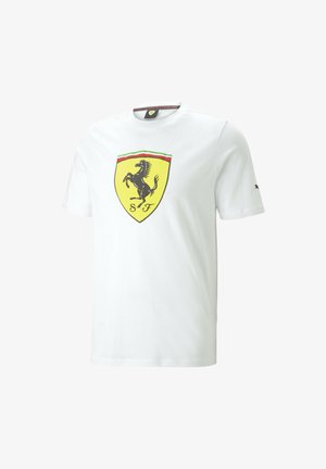 T-shirt en coton blanc avec un grand écusson jaune arborant un cheval cabré noir et le texte "SF". Encolure côtelée et manches courtes.