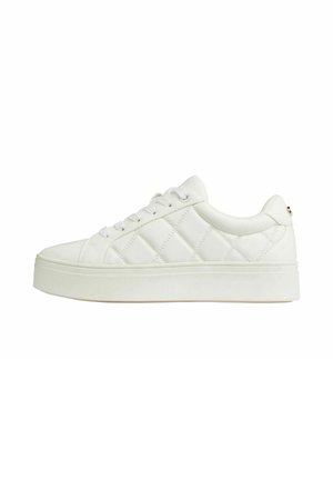 REGULAR FIT - CHUNKY QUILTED - Sportcipő - white