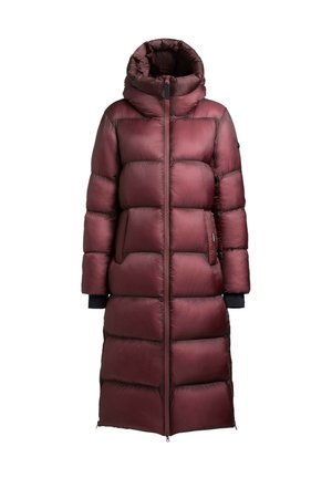 Bordowy kurtka puchowa o długim kroju, grube ocieplenie, wysoki kołnierz i zamek błyskawiczny. Posiada boczne kieszenie i czarne akcenty przy mankietach.
