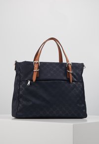 Laabag sininen nailoninen käsilaukku ruskeilla nahkakahvoilla, edessä vetoketjullinen tasku, kohokuvioitu pinta ja hopeanväriset yksityiskohdat. Suorakulmainen muoto.