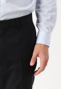 Thumbnail Image 7