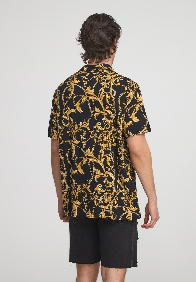 Vendetta Inc. Maglietta Uomo Fancy Bear – Girocollo Manica Corta In 100% Cotone Nero, Stampa Digitale Fronte/retro, Qualità 175-190 G/m²