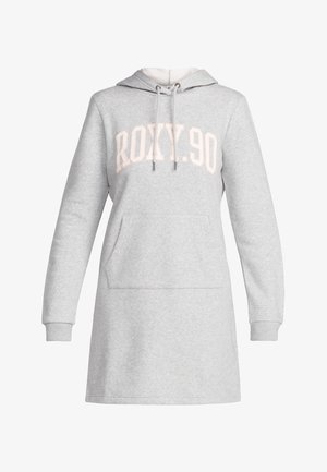Vestido sudadera gris con capucha, bolsillo frontal y puños acanalados. Presenta el logo "ROXY.90" en un suave rosa claro en el pecho. Textura de tela suave.