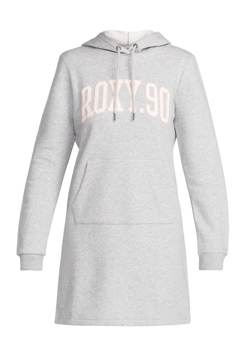 Robe sweat grise avec capuche, poche avant et poignets côtelés. Présente le logo "ROXY.90" en rose clair sur la poitrine. Texture de tissu douce.