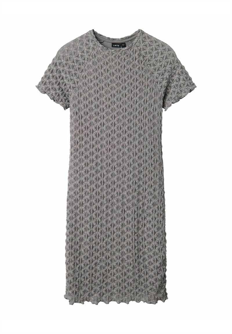 Robe grise à manches courtes avec un col rond, motif géométrique texturé et bords festonnés sur les manches et l'ourlet.