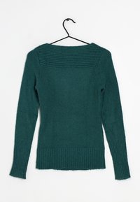 Pull tricoté bleu sarcelle avec une texture côtelée, comprenant des manches longues, un col large et un détail de côtes horizontales sur le dos.
