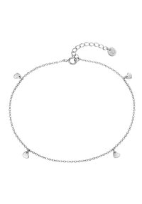 Pulsera de cadena de plata con cinco pequeños charms en forma de corazón, que cuenta con un cierre de langosta y longitud ajustable con una extensión de cadena.