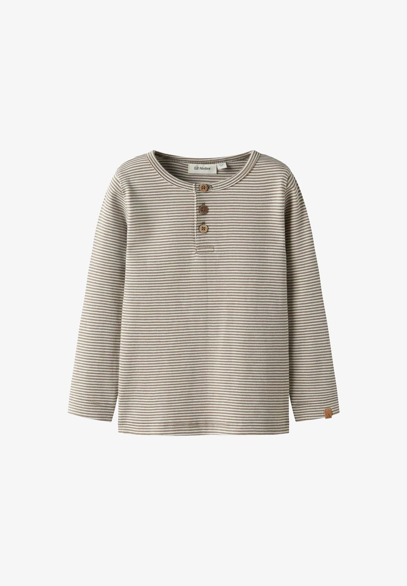 Pikakäistega T-särk ümmarguse kaelusega, millel on beež ja pruun horisontaalne triip, kolm puidust nuppu kaeluses ja struktureeritud kangas.