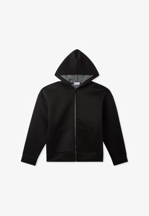 Felpa nera con zip, dotata di una ampia tasca frontale, foderata in morbido grigio all'interno del cappuccio e con polsini a coste sulle maniche. Tessuto liscio.