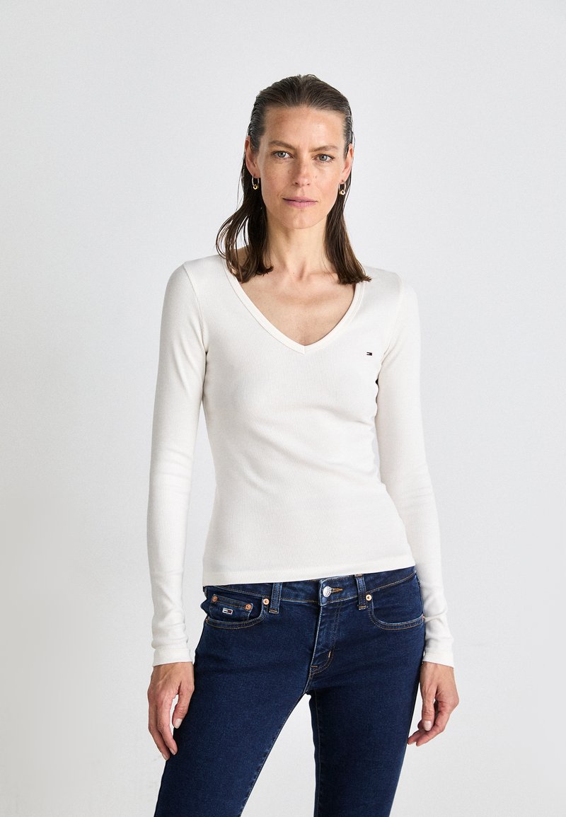 Tommy Jeans SLIM ESSENTIAL - Pitkähihainen paita - ancient white