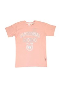 T-shirt en coton rose avec un texte graphique blanc « LEE COOPER LONDON EST. 1908 » accompagné de détails en laurier. Manches courtes et col rond.