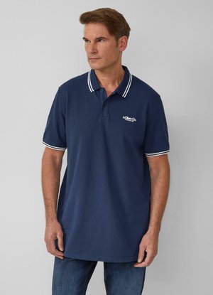 Marineblaues Polo-Shirt mit weiß gestreiftem Kragen und Ärmelbündchen. Verfügt über ein dezentes Logo auf der Brust und besteht aus atmungsaktivem Baumwollmaterial.