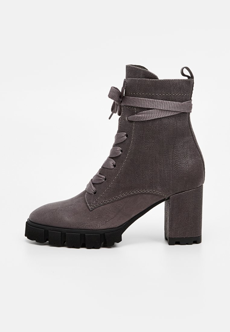 Botines con cordones